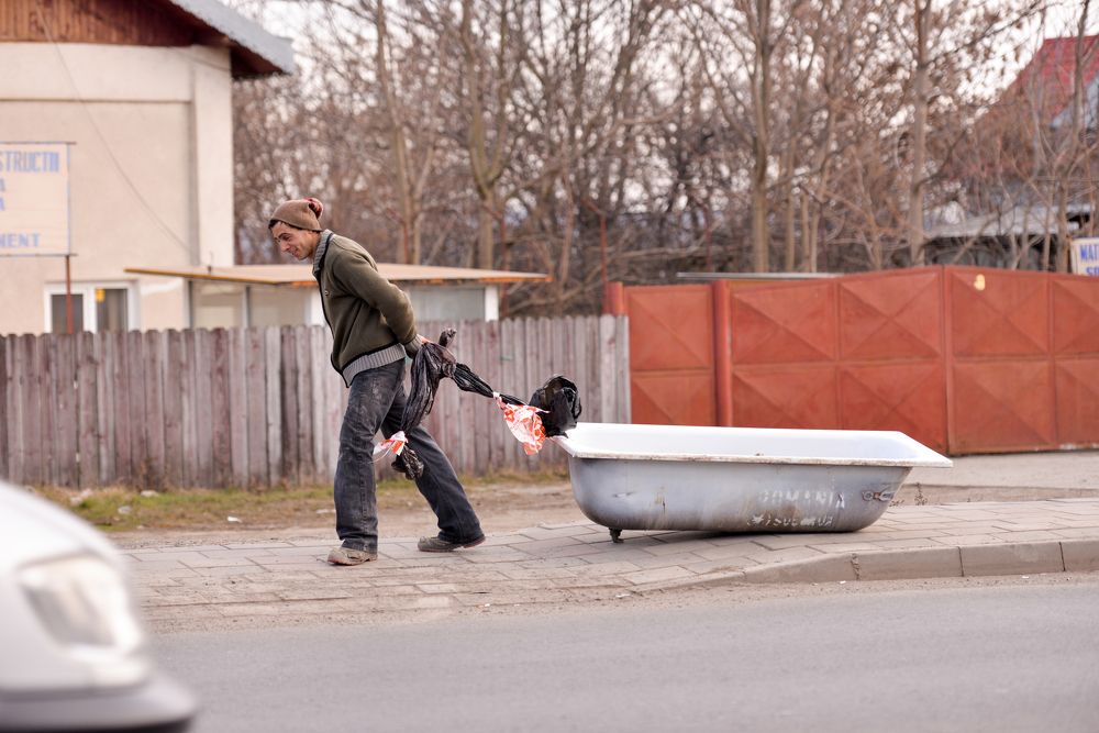 Someone to take the tub to the wather
