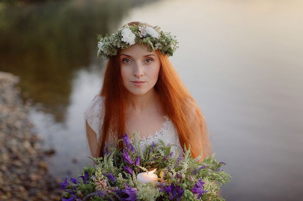 Девушка гадает на любимого