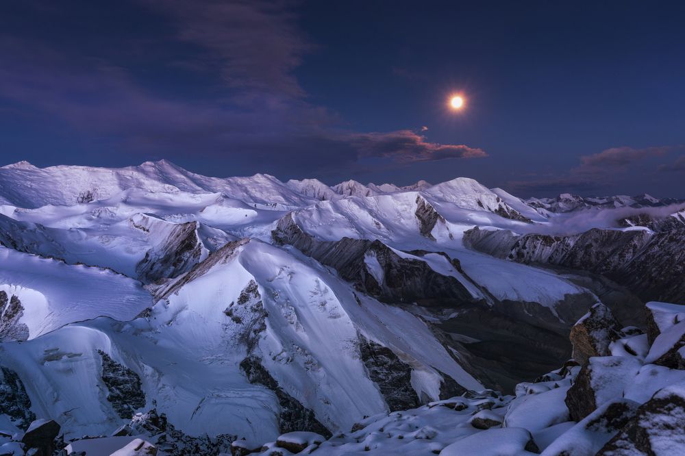 Терскей Алатау в предрассветных сумерках