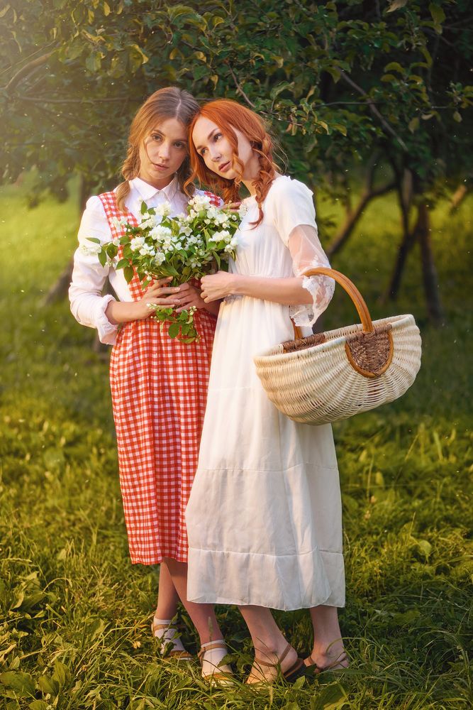 А женихи все на войне.