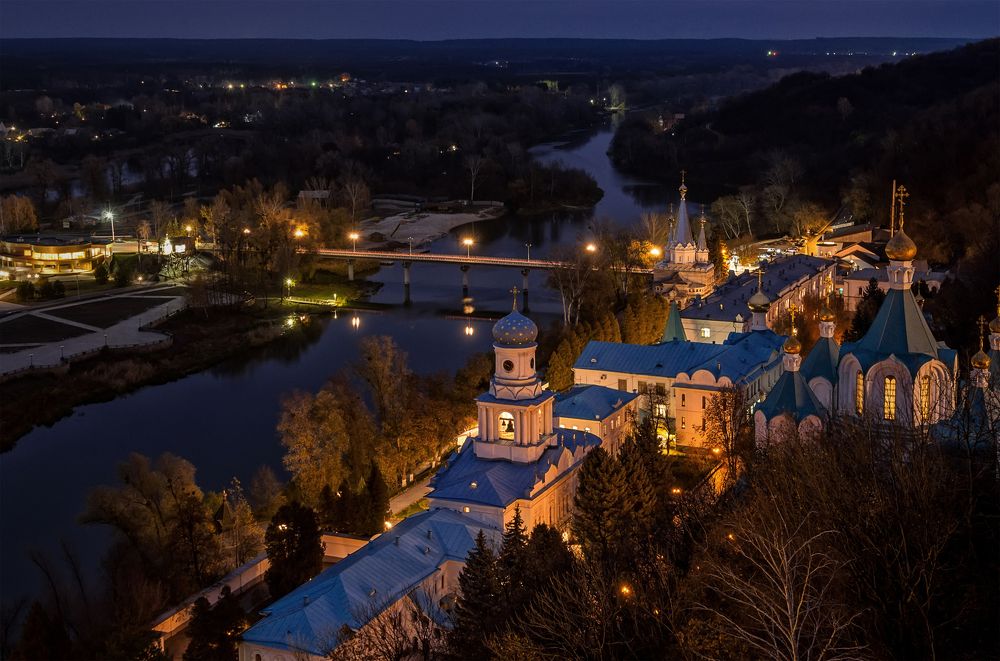 Ночь над Лаврой