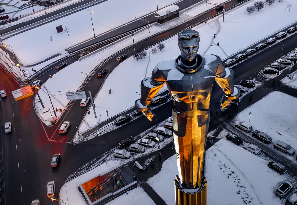 Монумент Гагарину в Москве сверху.