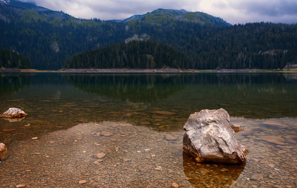 Черное озеро