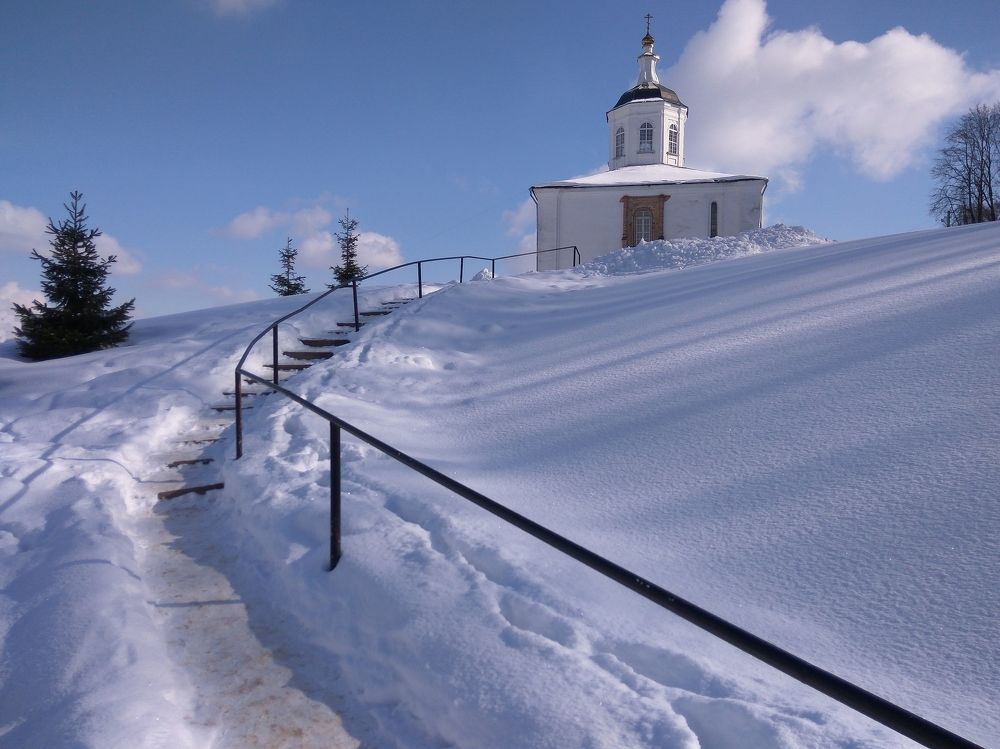 Церковь зимой