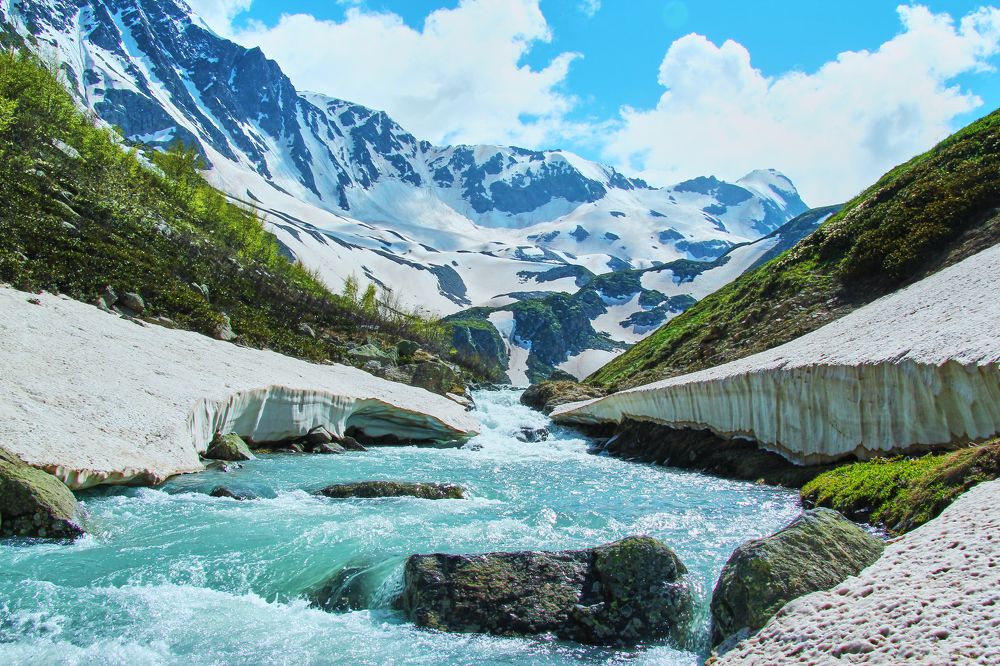 Photograph by Amir Shogencukov