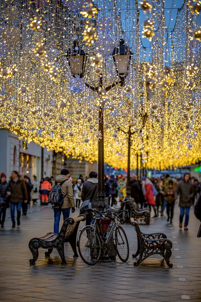 В огнях Никольской.