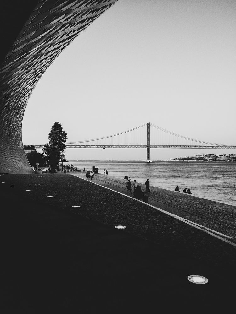 The embankment of the river Tejo