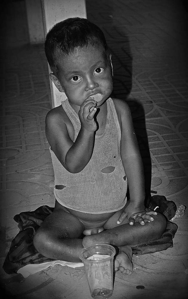 Малыш с чипсом