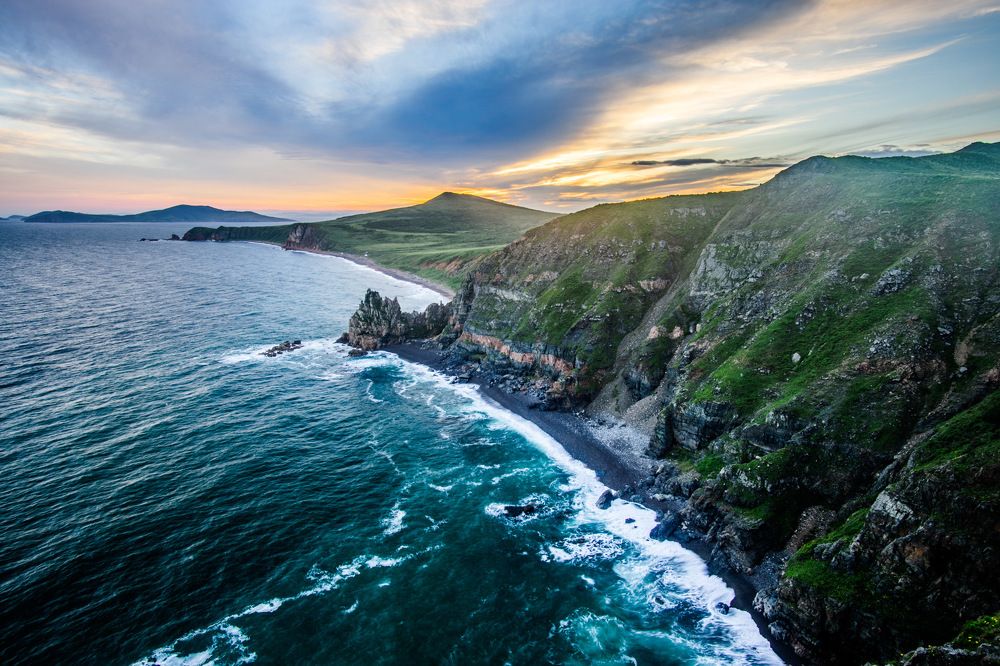 Чёрные скалы