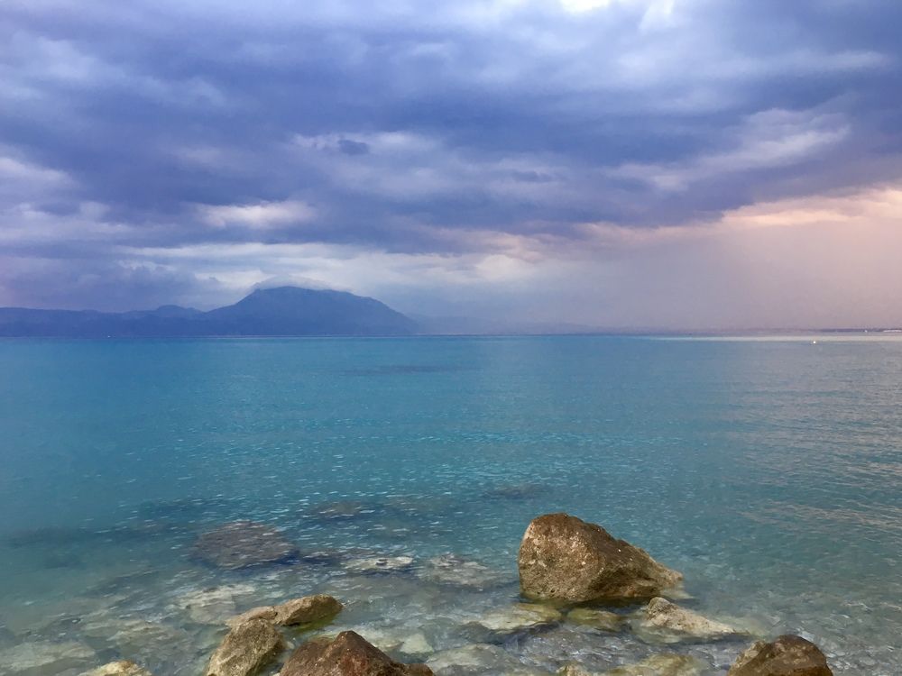 Жить надо у моря