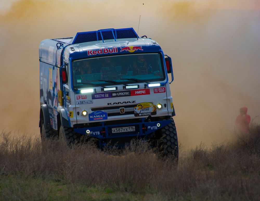 Ветер и пыль дорог..