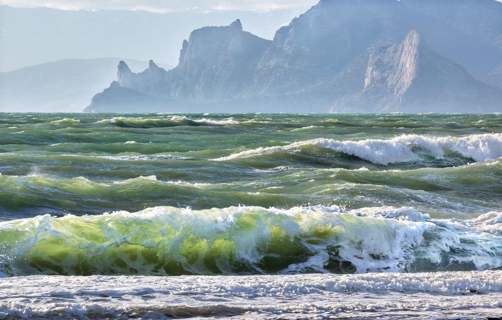 Катятся волны...