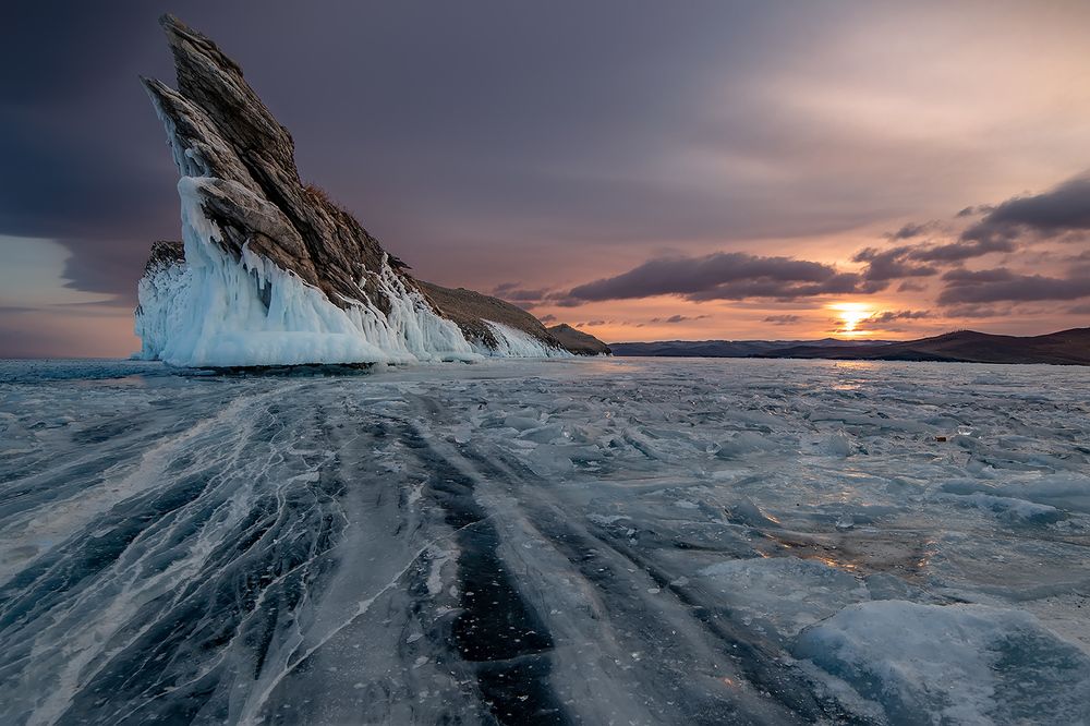 Рассвет на зимнем Байкале