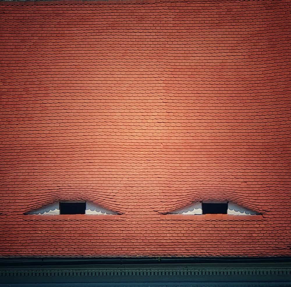 Eyes in the Roof, Romania