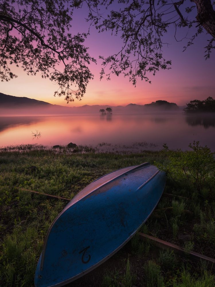 Dawn on the lakeside