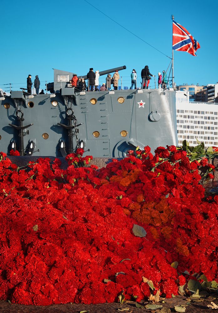 Народные гвоздики на столетний юбилей Революции (2) / Carnations for the centenary of the Revolution from the people (2)