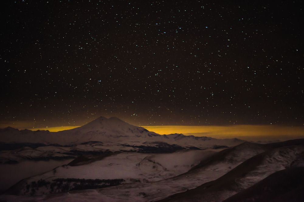 Эльбрус ночью