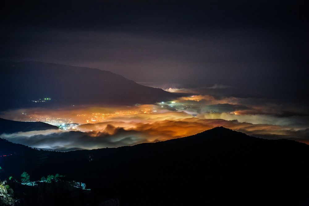 Туманная ночь над Ялтой