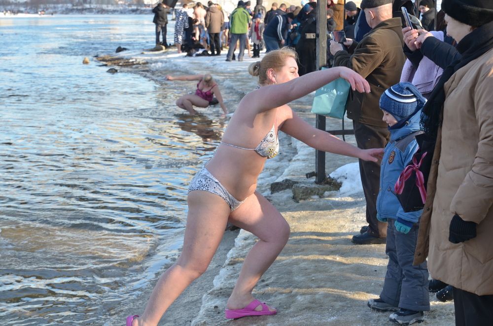 Женщина и Крещение.