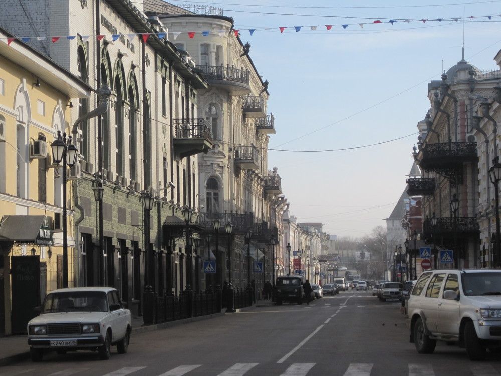 Вдоль улицы