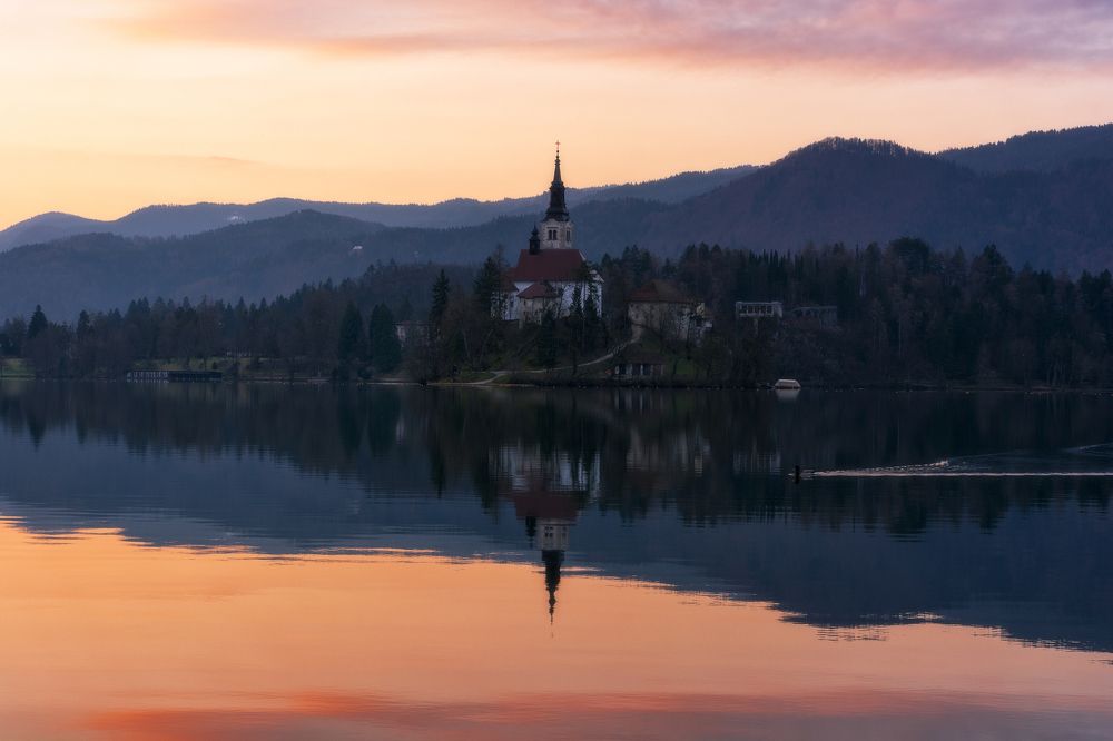 Рассекая водную гладь
