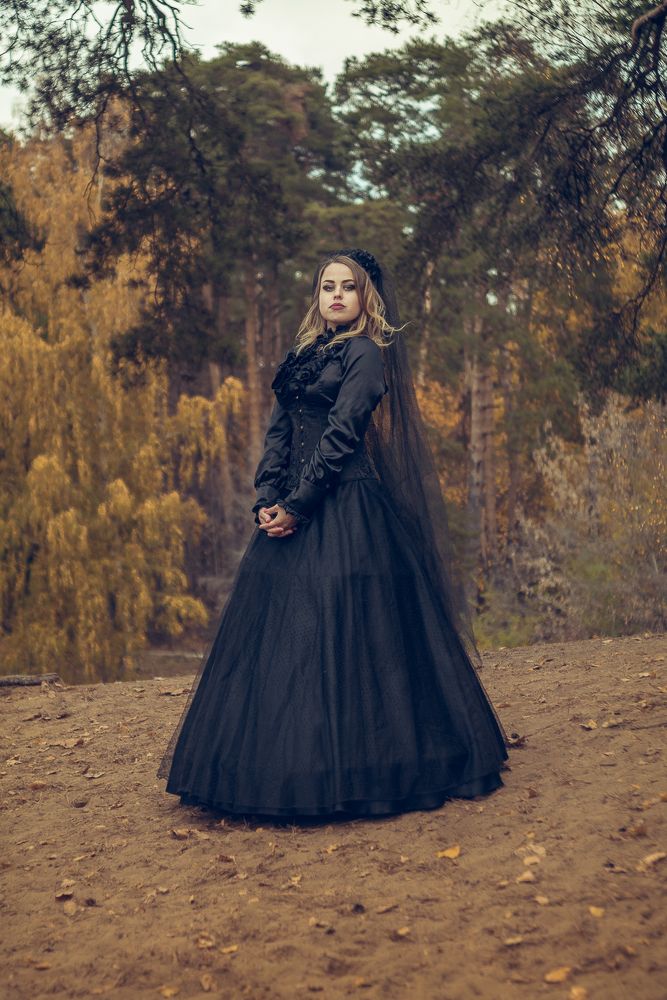 Женщина в черном