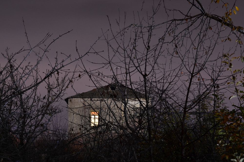 Капля света в ночной темноте