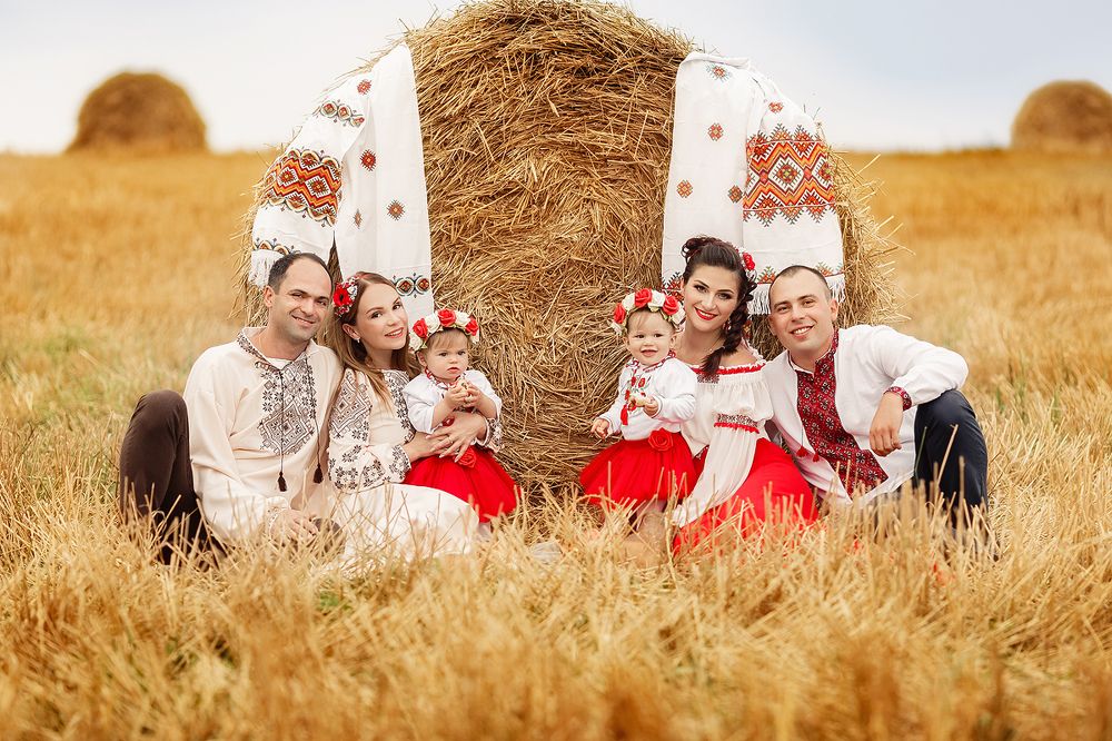 Семья в поле