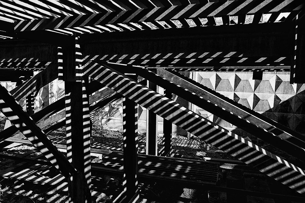 Эстакада. Полдень.