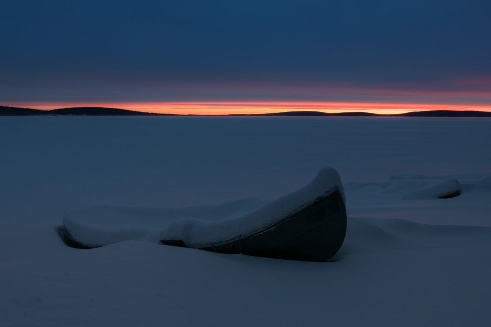 Полярная ночь на озере в Лапландии