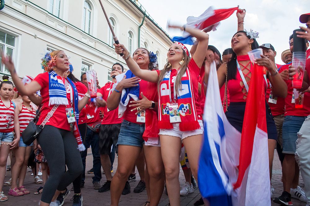 Жить футболом