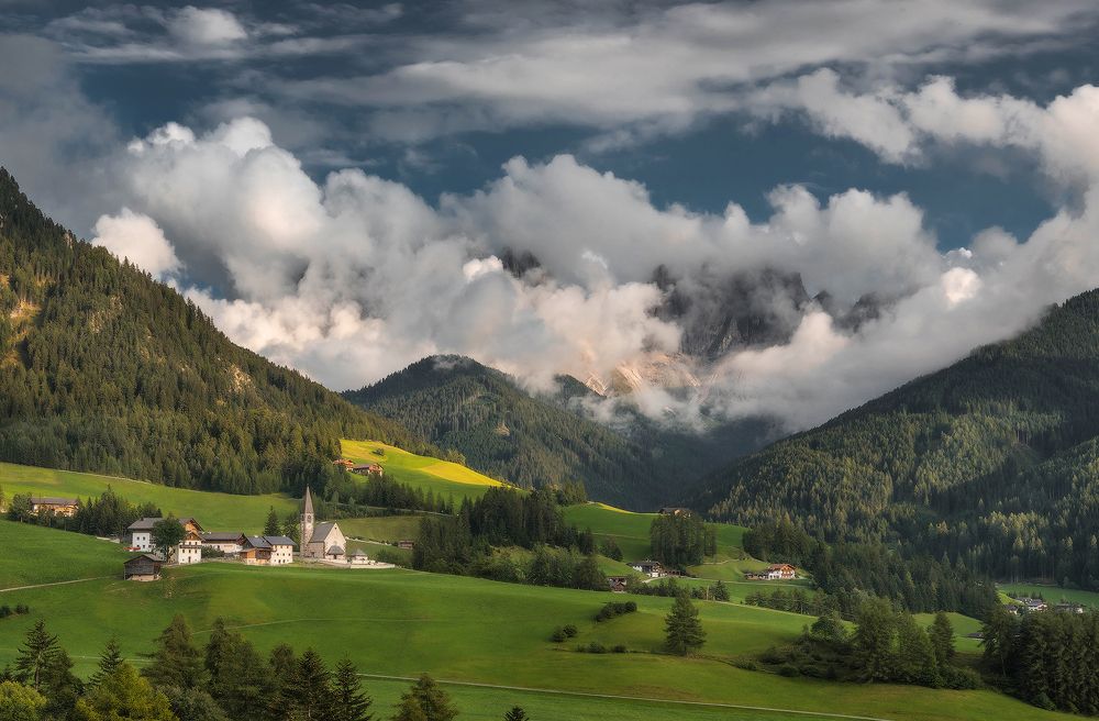 In the foam of clouds