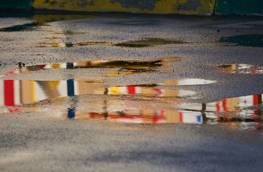 цветная лужа