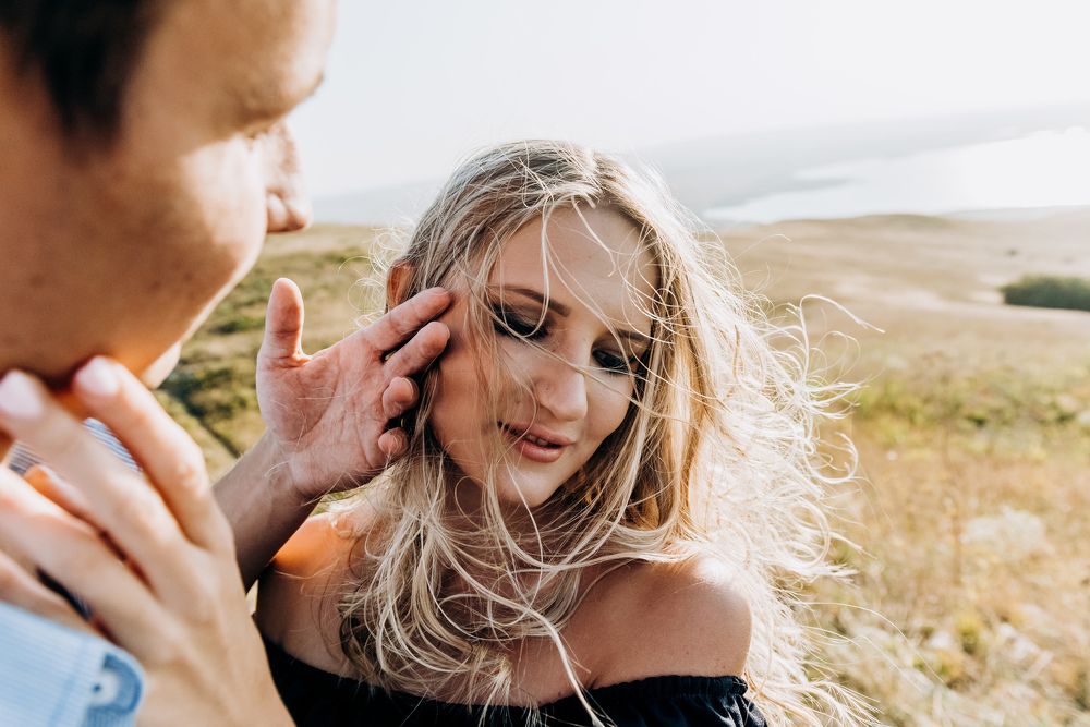 Прикосновение рук