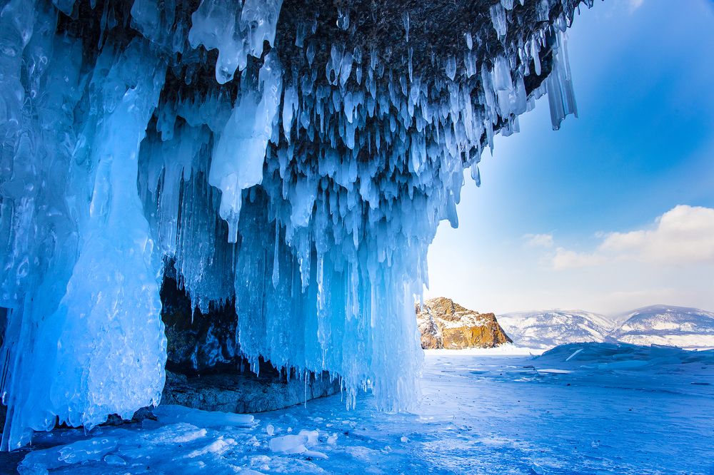 Сосульчатые берега Байкала