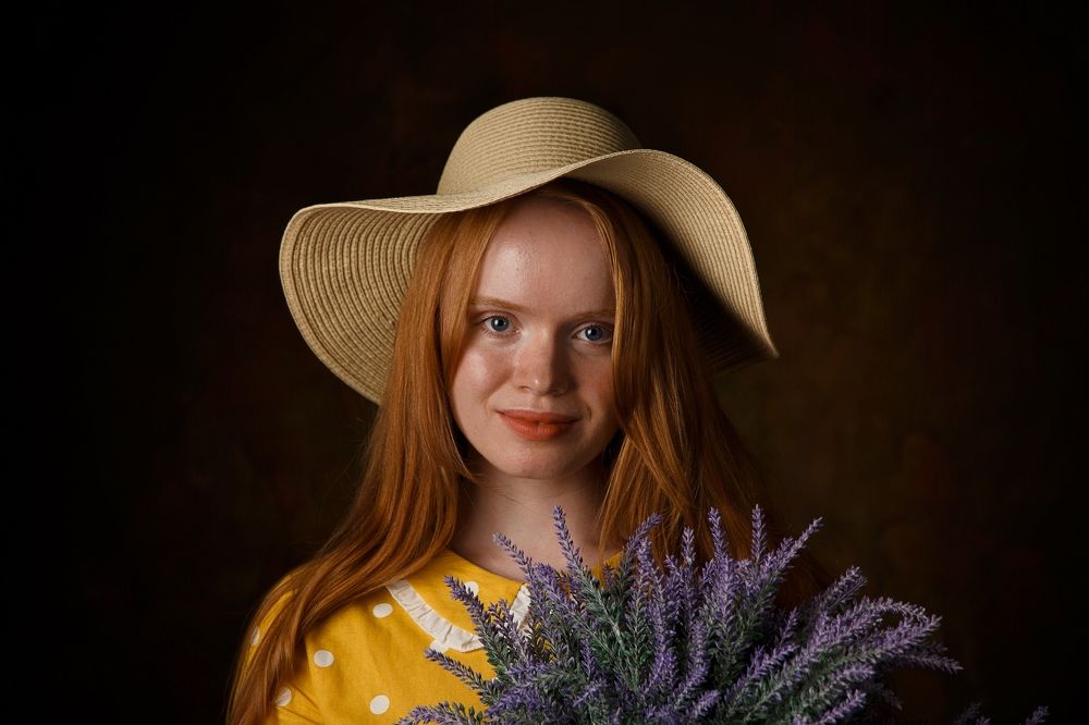 Девушка с лавандой
