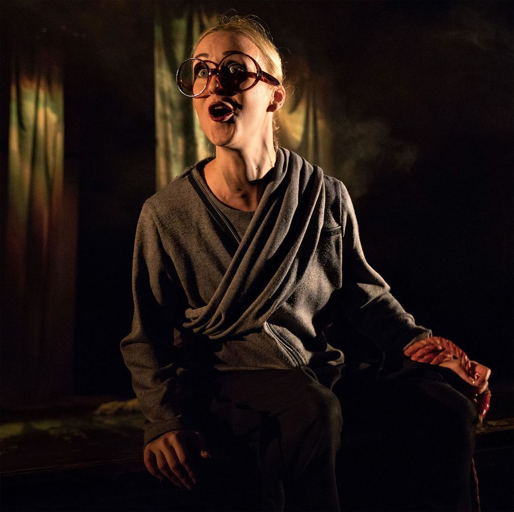 Артистка театра Юлия Навроцкая