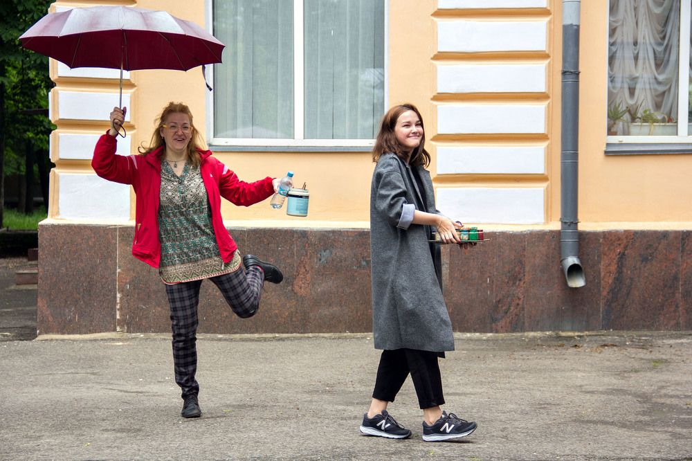 Пусть падают капли, а мы веселимся