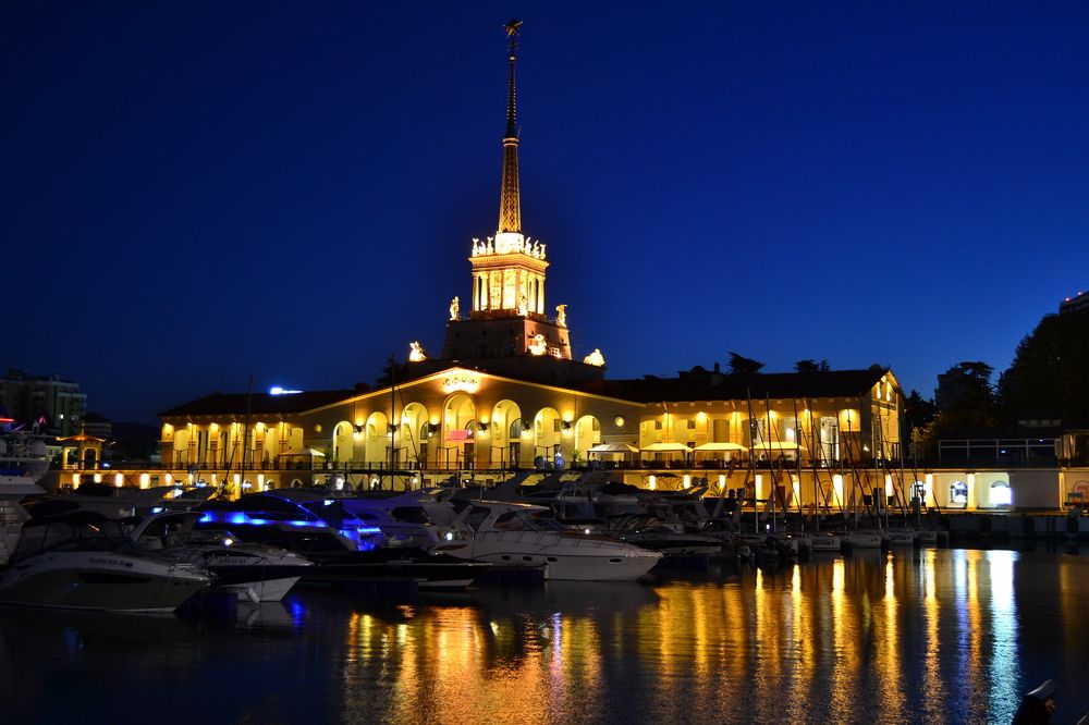 Здание морского вокзала Сочи