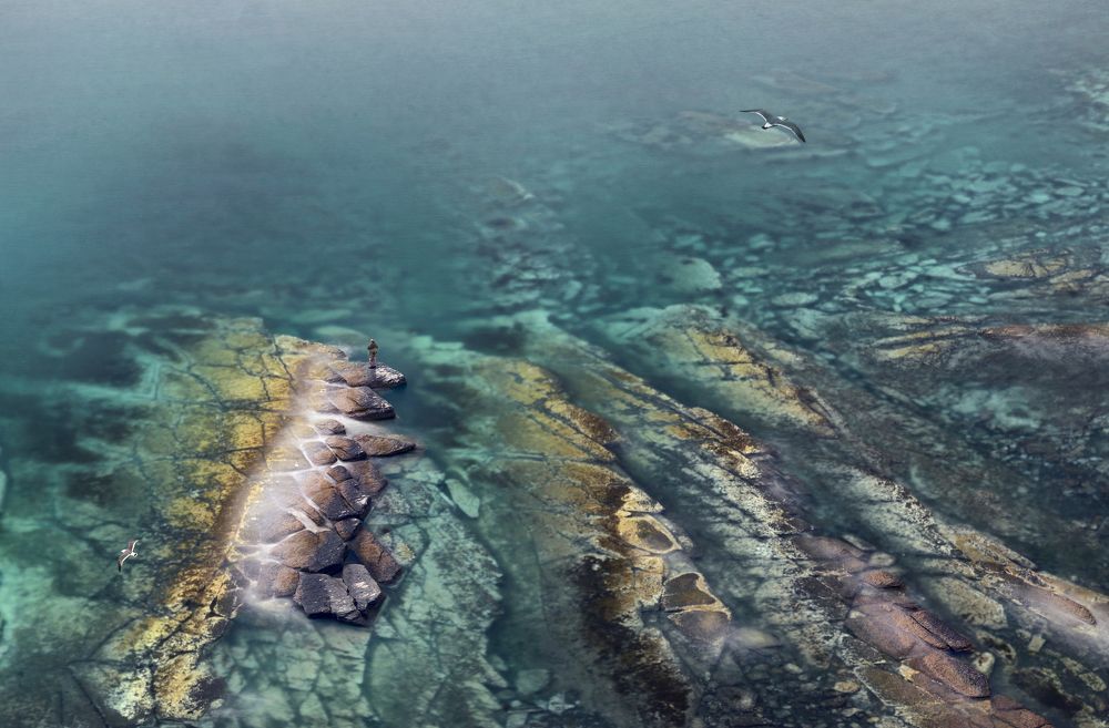 Рыбак на рифе