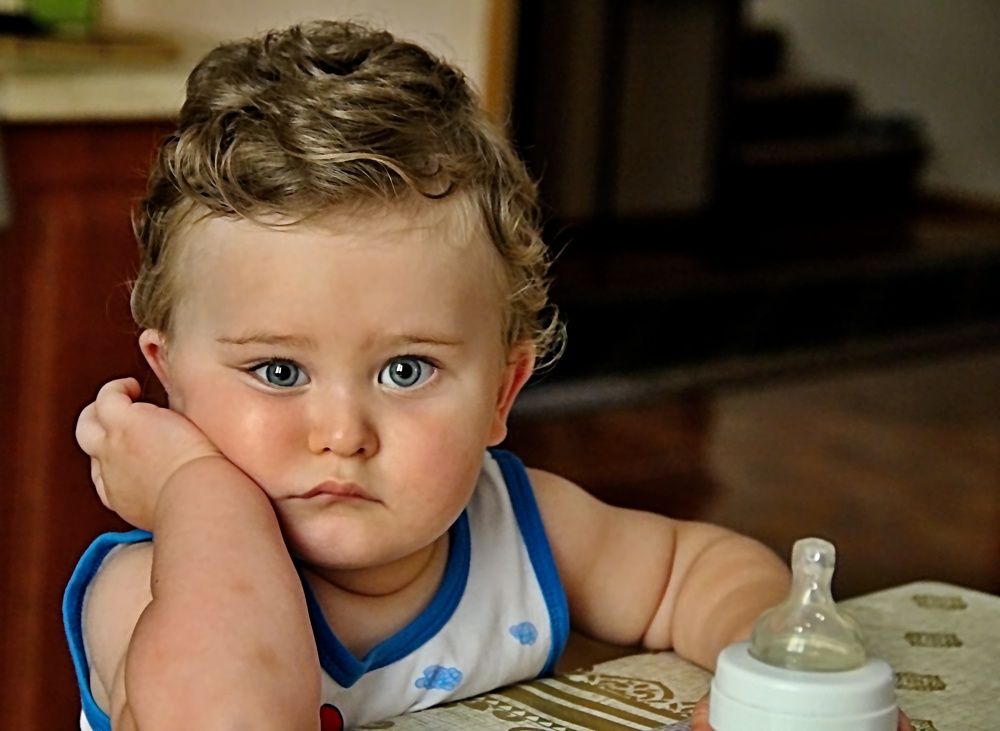 Егор. За рабочим столом.