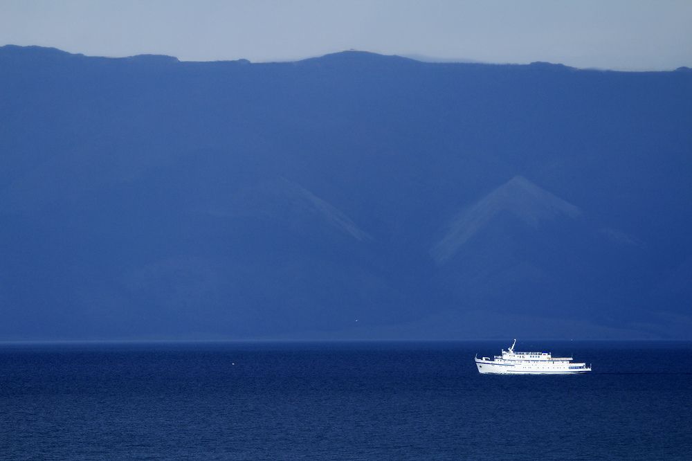 Синее море- белый пароход.