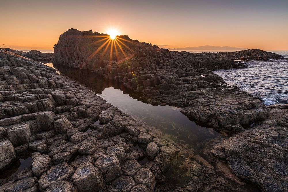 Базальтовое украшение моря