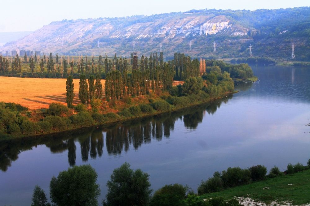 dawn at the Dnister river