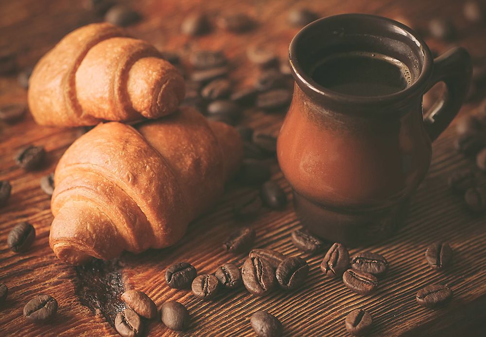 Кофе и круассаны