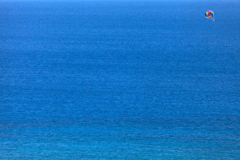 Над морями, над волнами