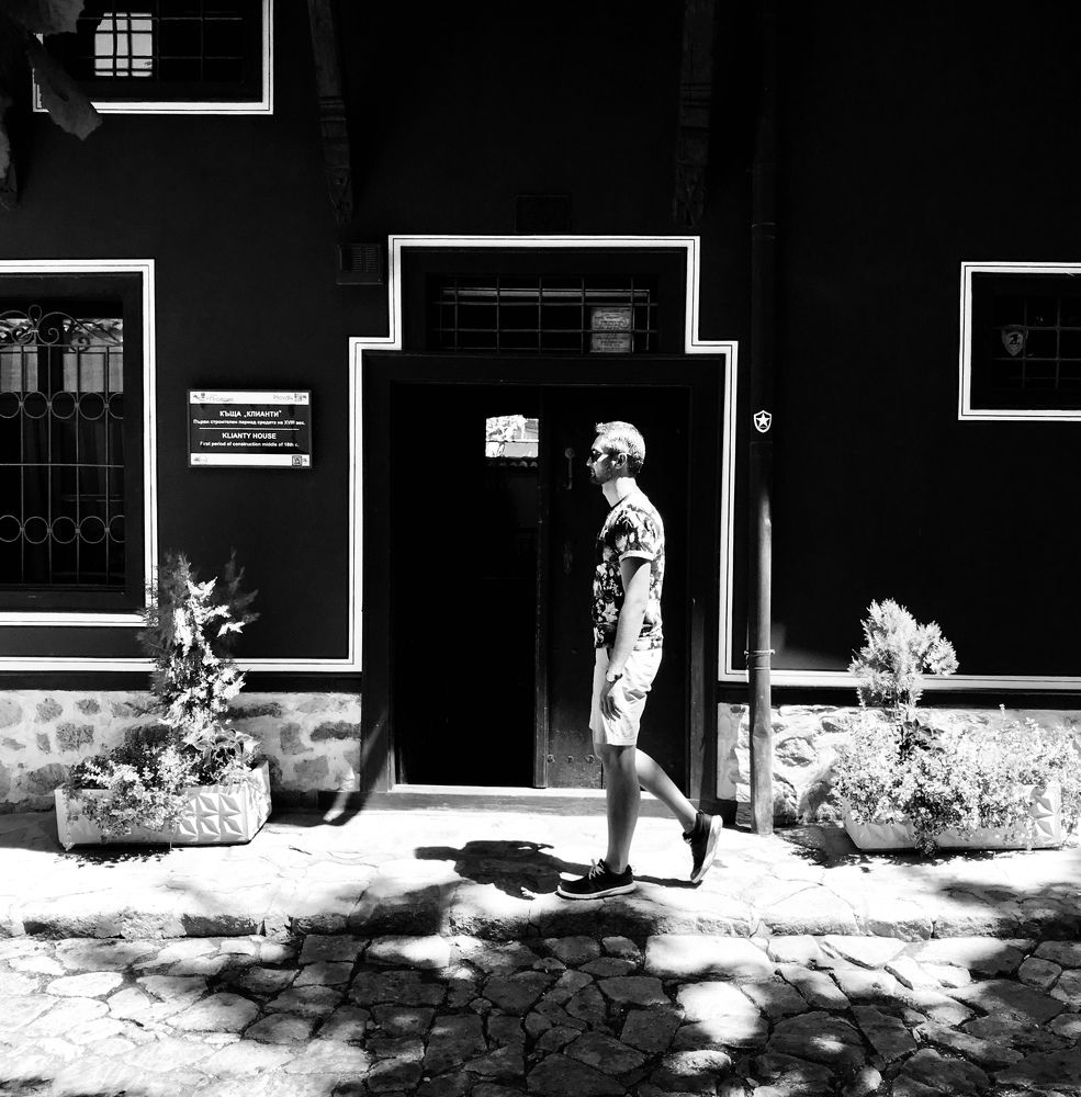 Черное и белое