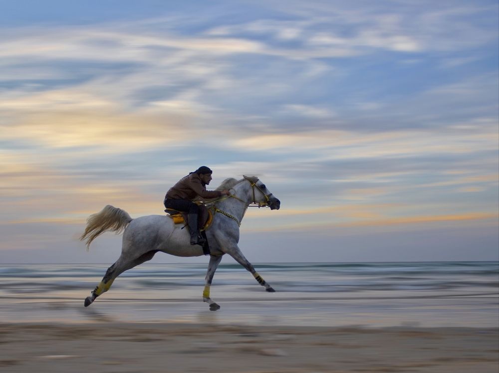 Encirclement movement