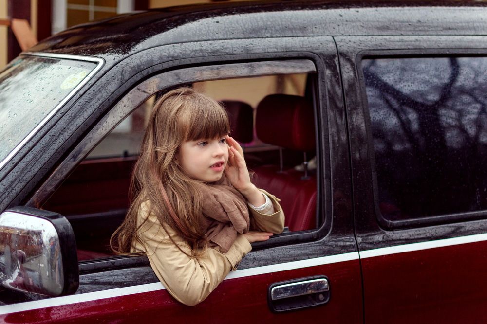 Девочка в окне