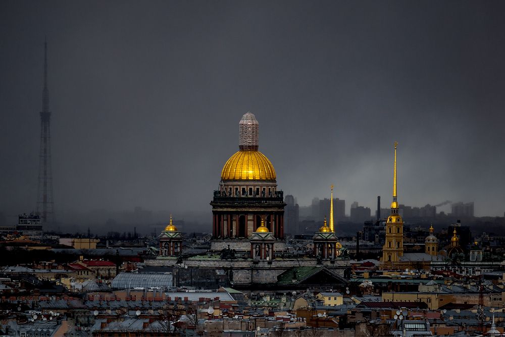 Питерская осень. Золотом по серому.